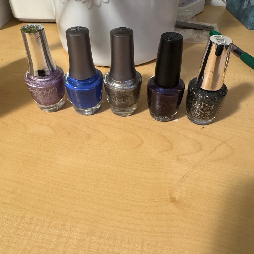 Opi and Morgan Tailor nails polishes - Picture 2 of 6